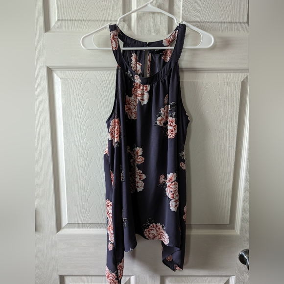 Flowered sleeveless blouse - Picture 2 of 7